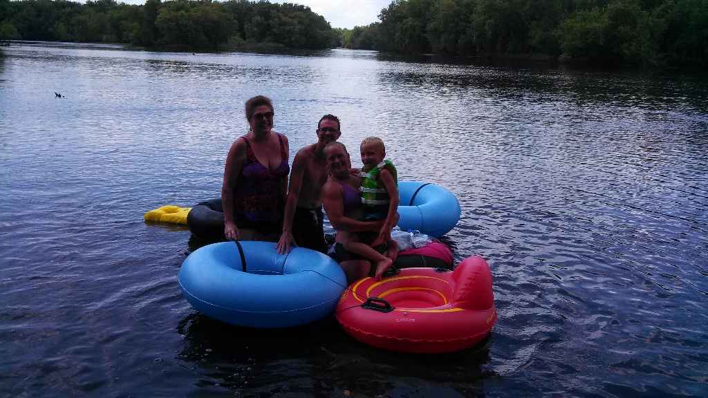 Wisconsin River Tubing Family Fun Near Wisconsin Dells